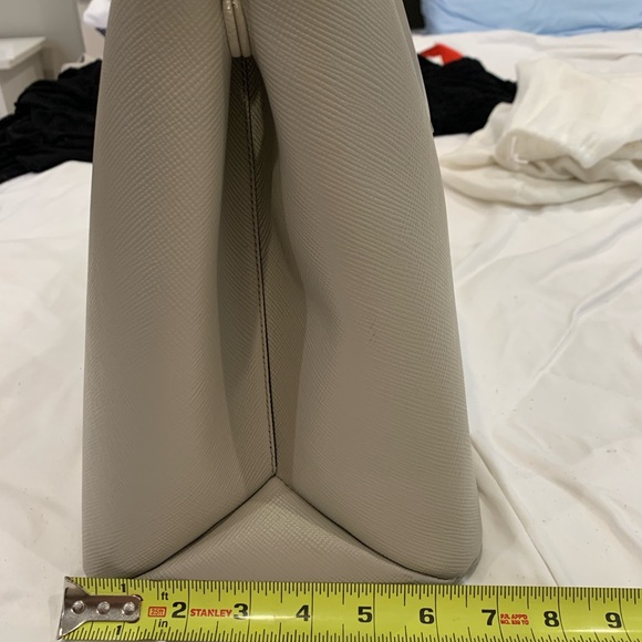 Prada purse - Picture 5 of 8